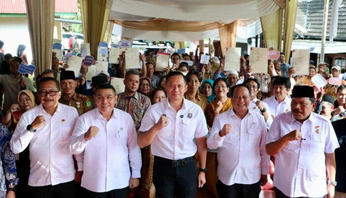 AHY Serahkan Sertifikat Tanah di Bengkulu: Tegaskan Kepastian Hukum dan Dorong Pemanfaatan Aset Produktif