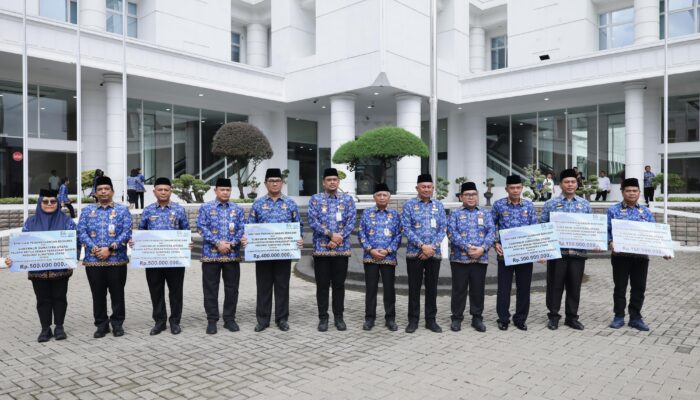 Gubernur Bobby Nasution Serahkan Bantuan KORPRI Sumut Sebesar Rp2 Miliar untuk Korban Bencana